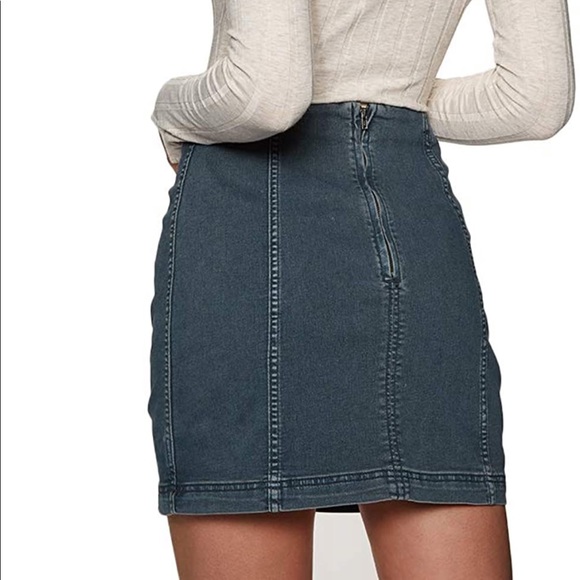 SOLD ✂️NWT Free People Modern Femme Denim Mini Skirt Size 4 - Picture 3 of 5